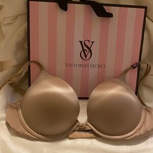 Victoria's Secret Elegant Beige Bra